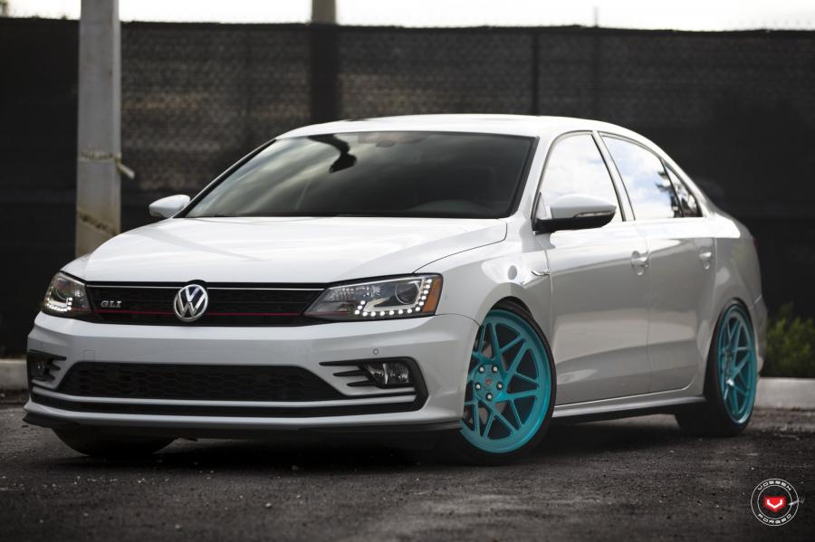  Volkswagen Jetta GLI on Vossen Wheels (LC-109T) 2018 года  (фото 18 из 23)